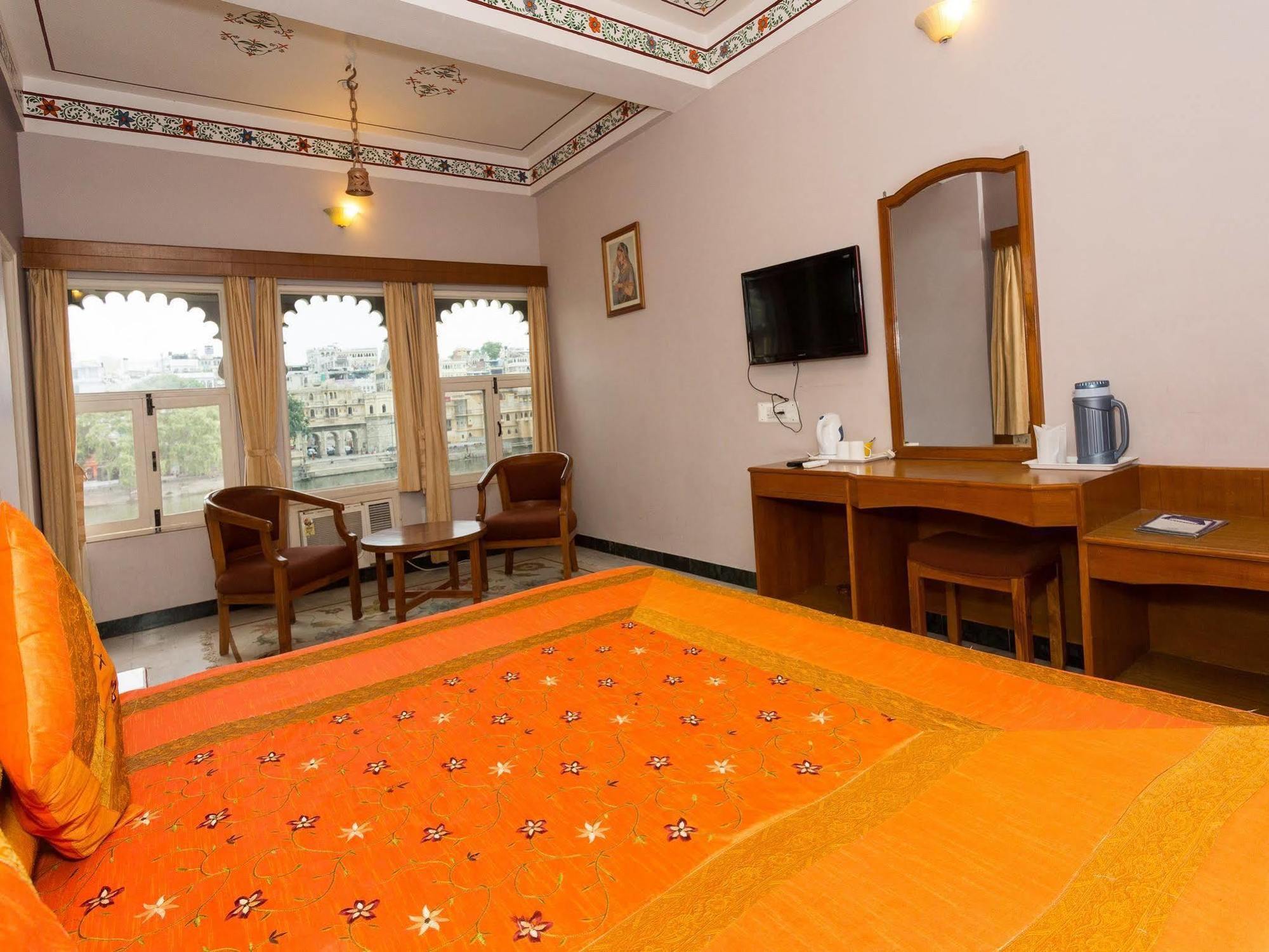 Sarovar - Lake Facing Boutique Hotel On Lake Pichola Udaipur Exterior foto
