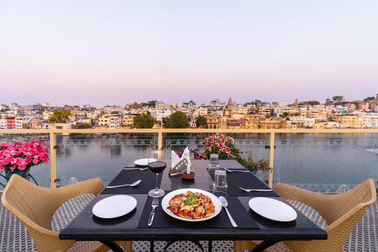 Sarovar - Lake Facing Boutique Hotel On Lake Pichola Udaipur Exterior foto